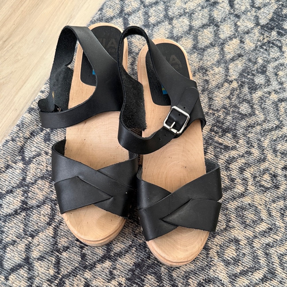 MIA Gertrude Black Clog Sandles!